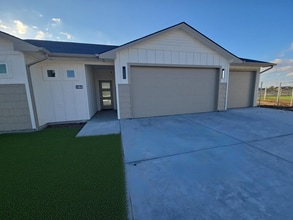 Building Photo - 1164 W Trek Cir