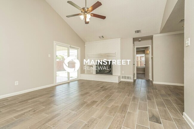 Foto del edificio - 3 Bedroom Pet-Friendly Home in Arlington, TX with Main Street Renewal