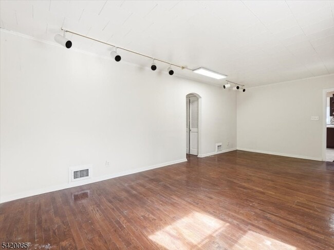 Building Photo - 95 Sycamore Ave