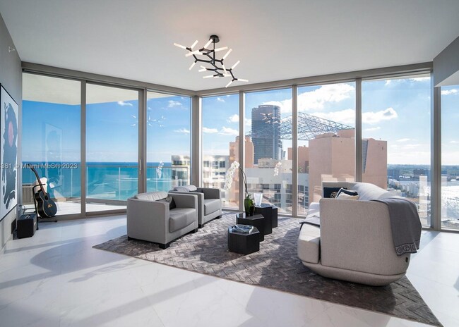 Foto del edificio - 18975 Collins Ave