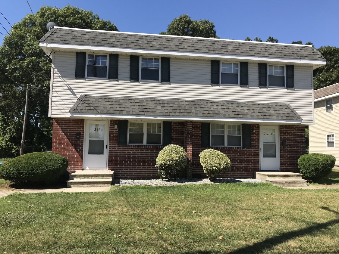Foto principal - 231a W Ridgewood Ave