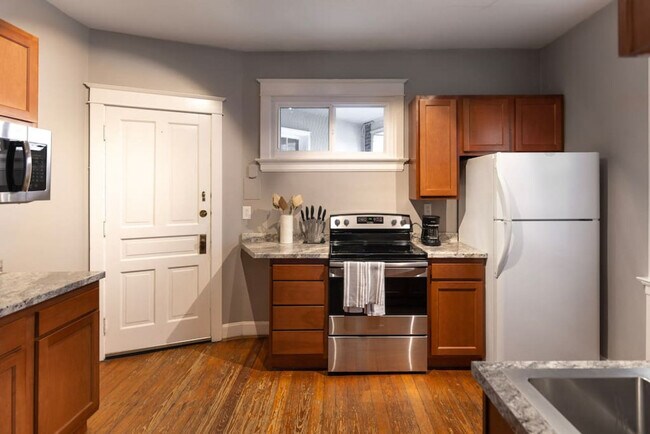 Foto del edificio - 2584 Madison Rd