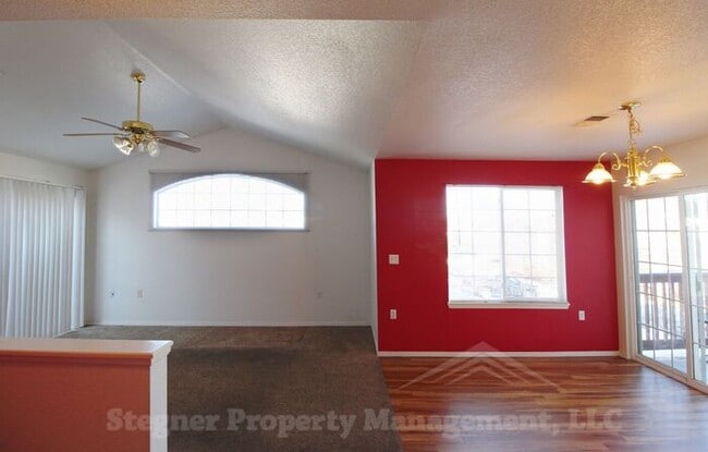 Building Photo - Wonderful Condo w/Garage