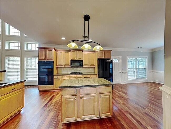 Building Photo - Spacious 4BR House in Decatur