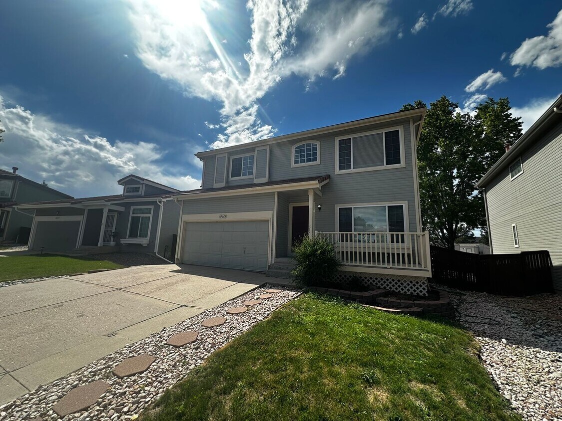 Large 2-story home with 3 bedrooms up plus loft! Finished basement! - Large 2-story home with 3 bedrooms up plus loft! Finished basement!