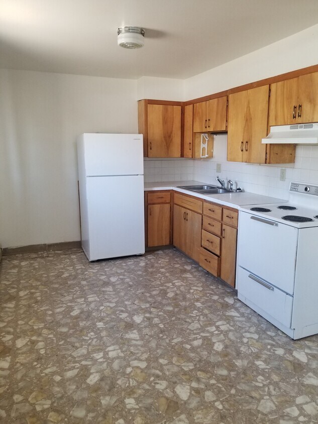 Kitchen - 709 Mill St