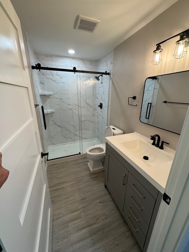 Building Photo - 2740 W Glenpark Dr