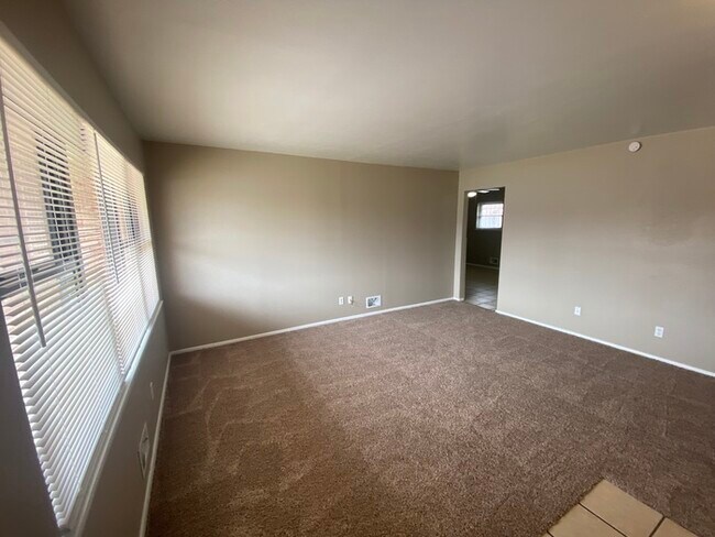 Foto del edificio - 3 bed 2 bath, 1 car garage