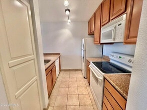 Building Photo - 7625 E Camelback Rd