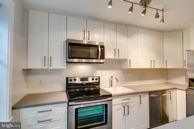 Building Photo - 2904 13th Rd S