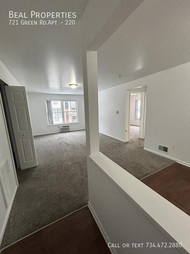 Building Photo - 721 Green Rd