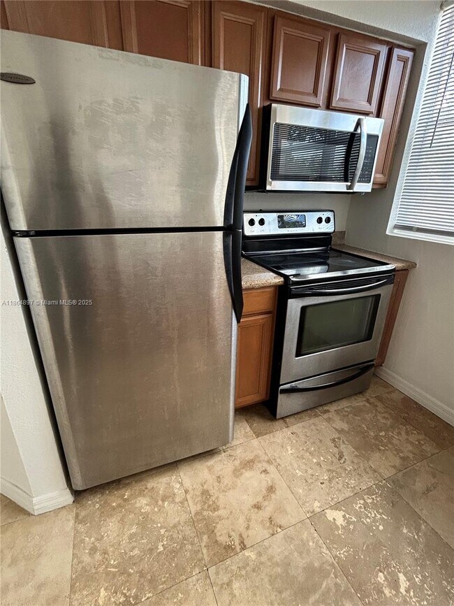 Foto del edificio - 953 SW 10th St