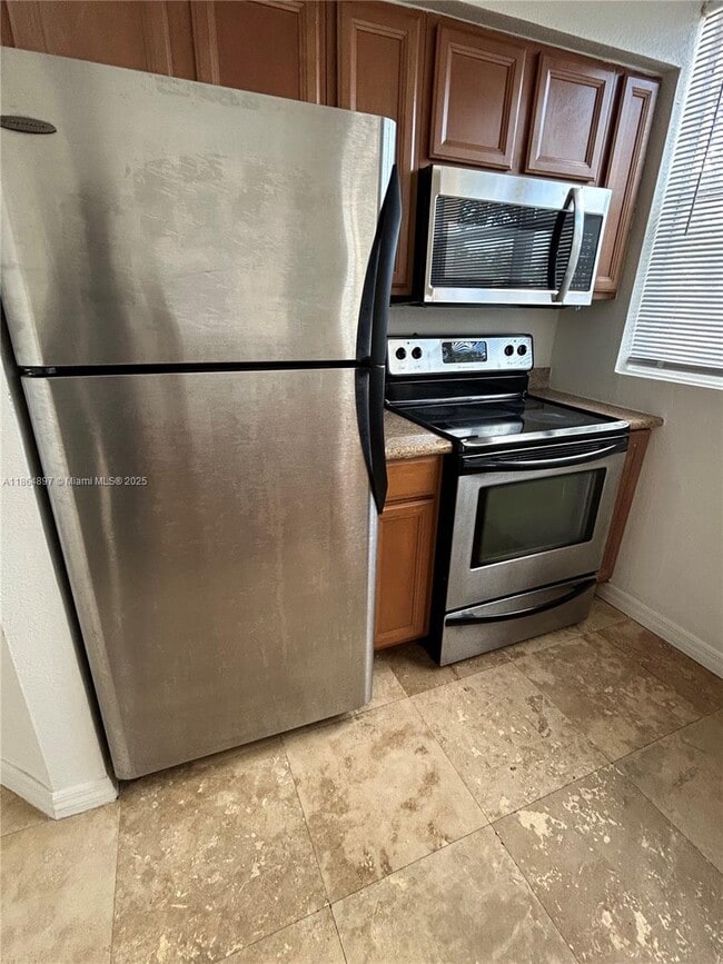 Building Photo - 953 SW 10th St