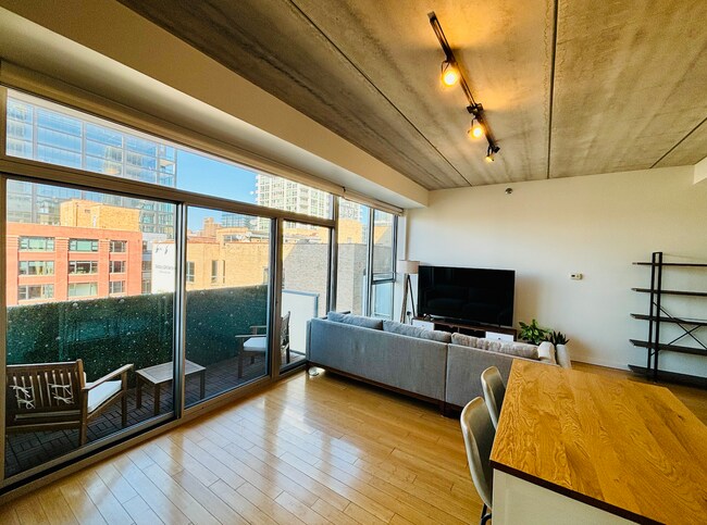 Foto del edificio - 630 N Franklin St
