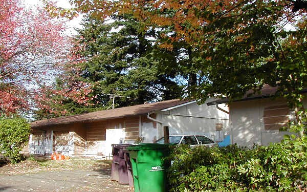 Primary Photo - 17350-17360 SE Pine St