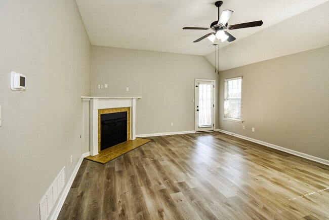 Building Photo - 9892 Southern Oak Way