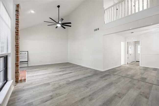 Building Photo - 7131 Chimney Corners