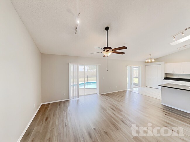 Building Photo - 6209 61st Ct E