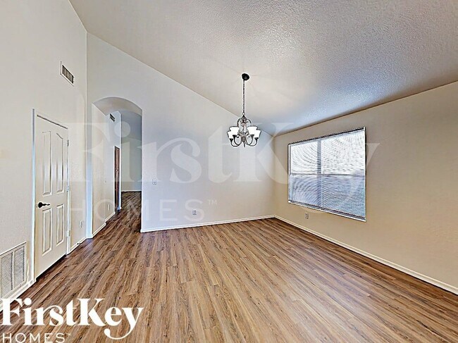 Building Photo - 7206 E Lindner Ave