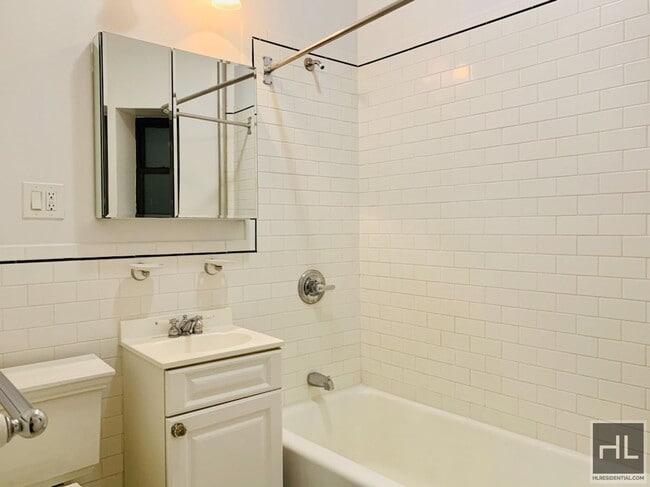 Building Photo - GRAND STREET