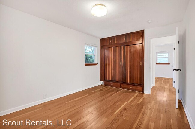 Building Photo - 3 br, 2 bath House - 3739 SE Liebe St