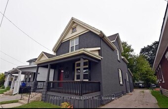 Building Photo - 140 Adelaide St N