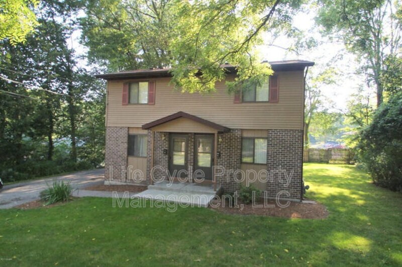 Primary Photo - 922 Emerald Ave NE