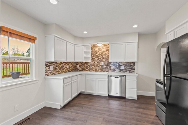 Building Photo - Lovely South Hill Home! Nicely Updated!