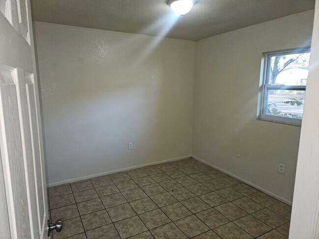 Building Photo - 3/2 DUPLEX