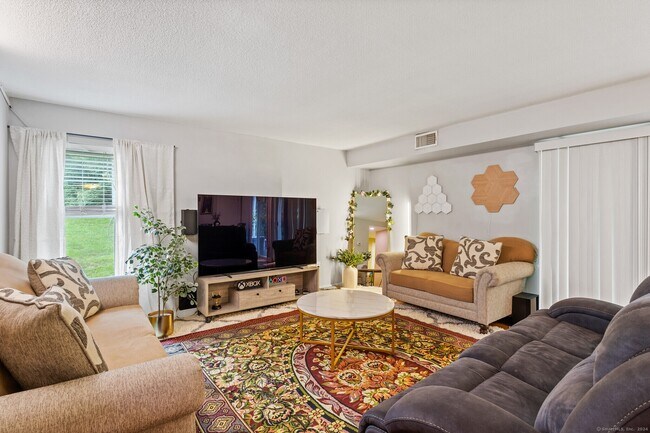 Foto del edificio - 59 Brookwood Dr