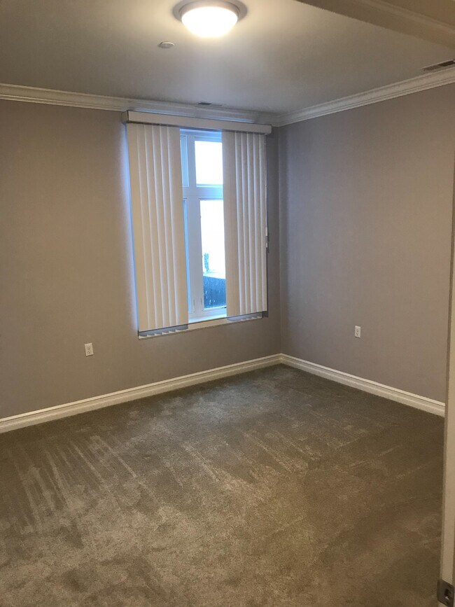 3247 Biddle Ave Unit Apt 4, Wyandotte, MI 48192 Apartments in