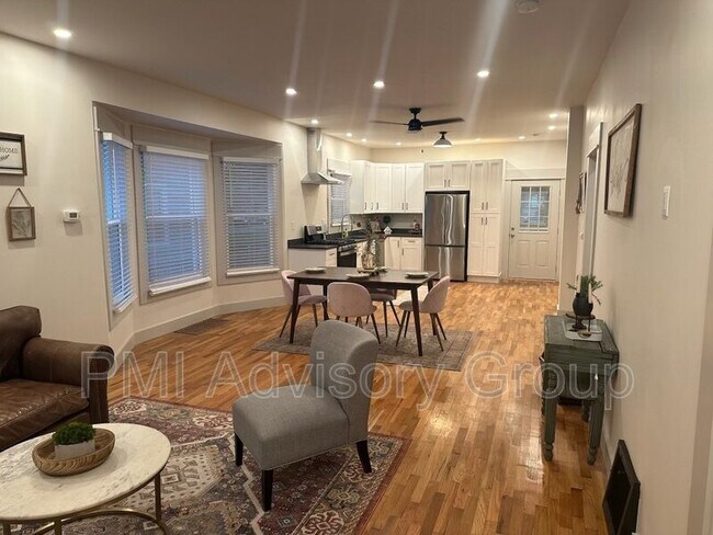 Foto del edificio - 205 NE Freeman Ave