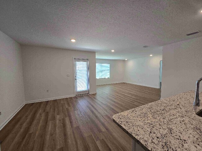 Building Photo - 1116 Hayward Lp