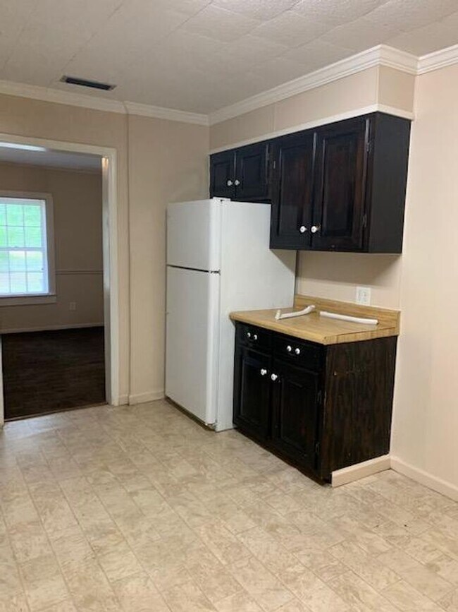 Building Photo - 3BD/1B Duplex in S. Lowndes County