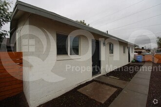 Building Photo - 1103 W Sherman St