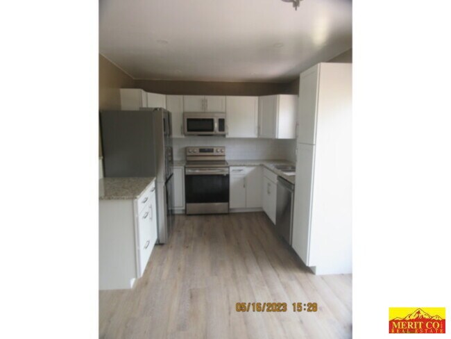 Building Photo - 2035 Fountain Mesa Rd