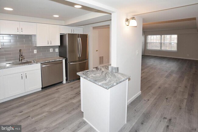 Foto del edificio - 7700 Tremayne Pl