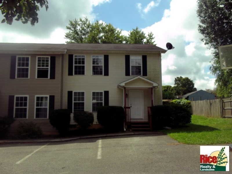 Primary Photo - 1065 Forest St