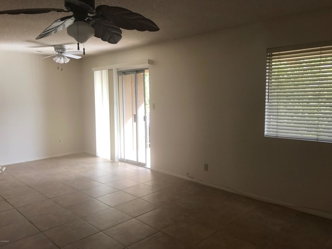 Foto del edificio - 5525 E Thomas Rd