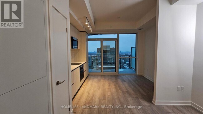 Photo du bâtiment - 110 Broadway Ave