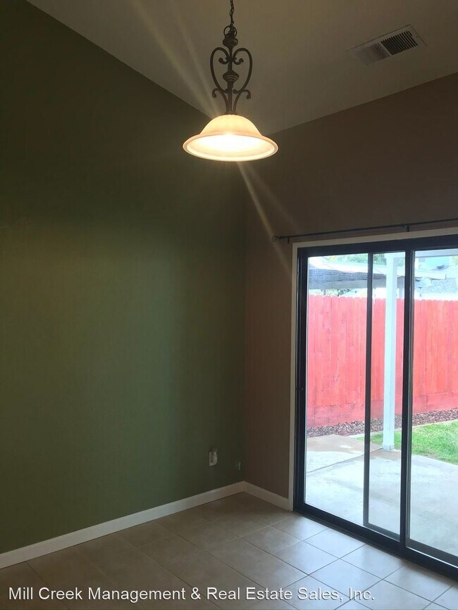 Building Photo - 4 br, 2 bath House - 4948 W. Chestnut Ave