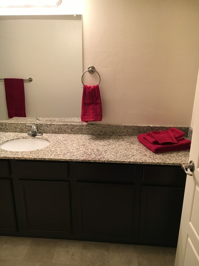 Building Photo - Center Court