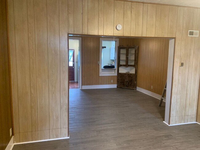 Foto del edificio - Spacious 1 Bedroom + Bonus Room House, Fen...