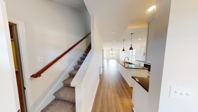 Foto del edificio - Modern Comfort, Great Location, and Pet-Fr...
