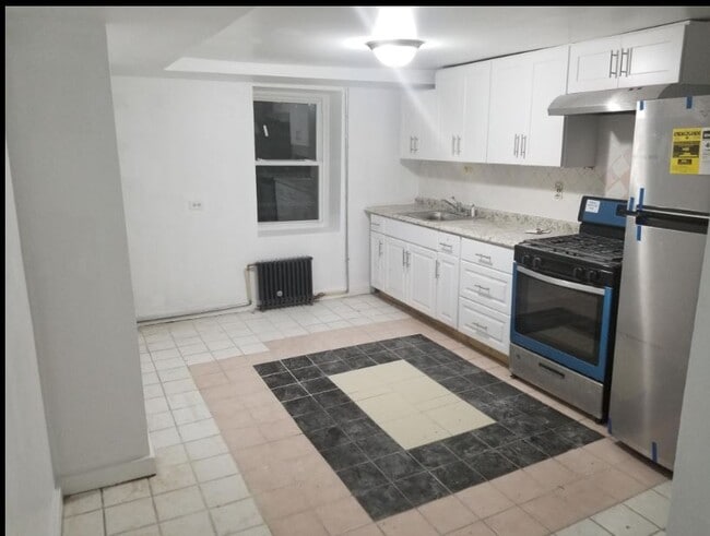 Building Photo - 19 Chestnut St