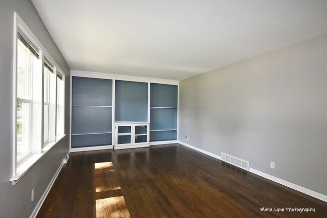 Building Photo - 307 Hillside Pl