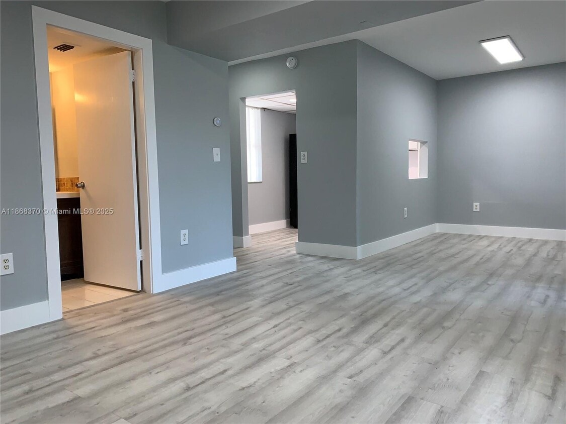 Foto principal - 301 NW 177th St
