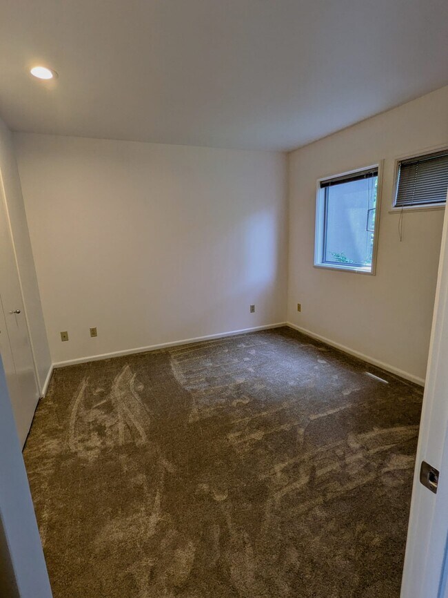 Foto del edificio - 2134 Waverly Pl N