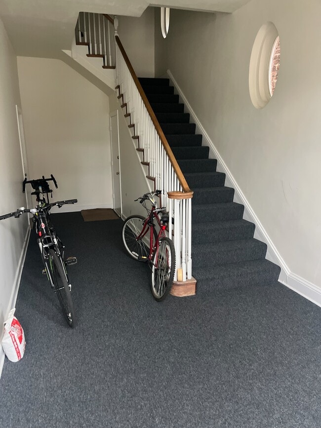 Foyer, Common Area - 100 N Arthur Ashe Blvd