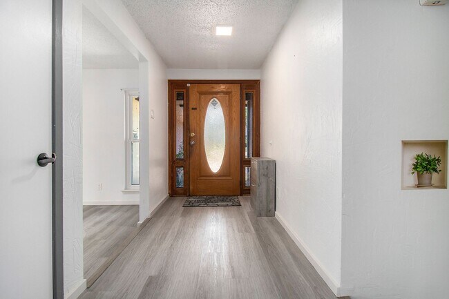 Building Photo - This charming home in Carrollton, Texas, i...